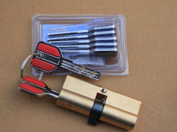 察雅24小时上门开锁公司