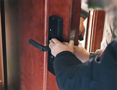 察雅24小时上门开锁公司